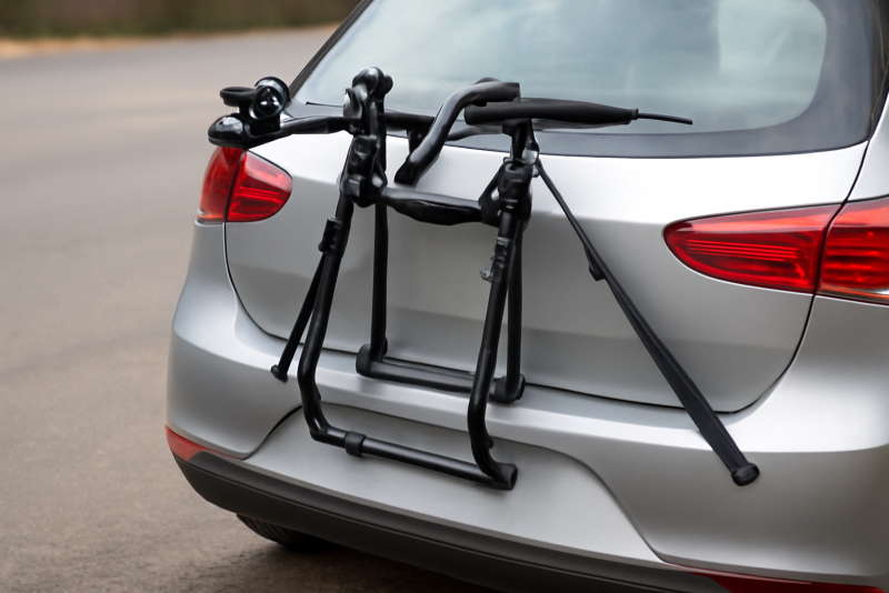 porte-velos fixe sur hayon d un vehicule