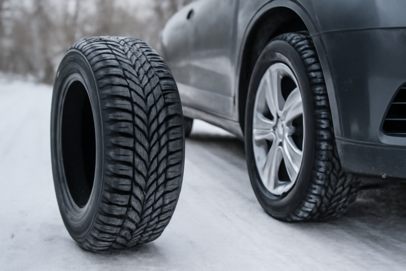 pneu hiver pose a cote du vehicule